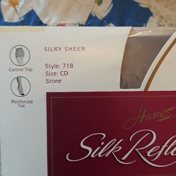 HANES LOT OF 3 SILK REFLECTIONS STOCKINGS - Picture 5 of 8